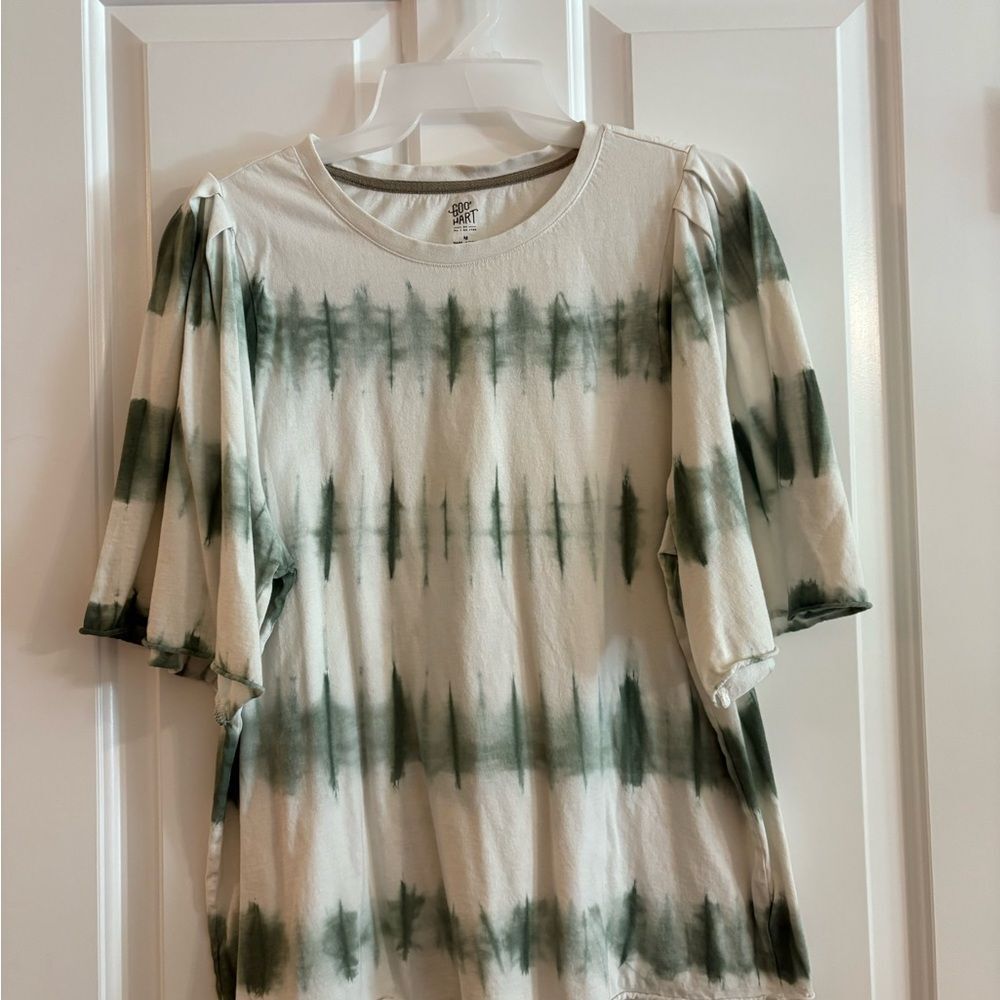 Good Hart Olive and Cream Short Sleeve Tee